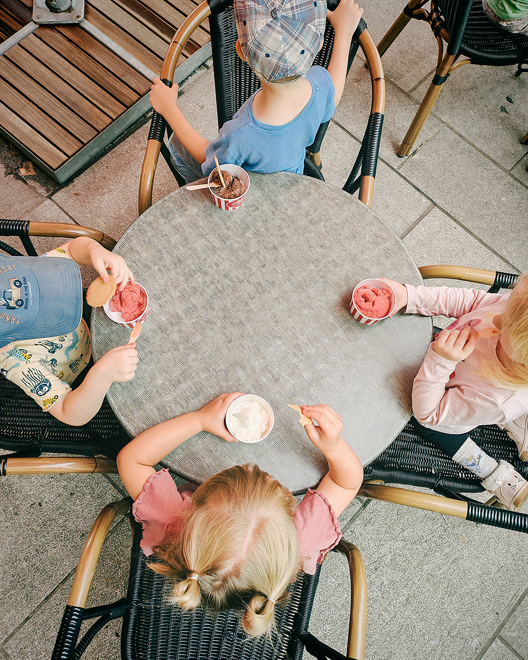 Eis essen bei Alfredo Kita Limonadenbaum Diakonie Pirna