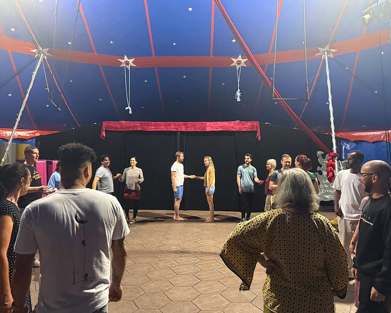 Salsa-Workshop Flüchtlingssozialarbeit Diakonie Pirna