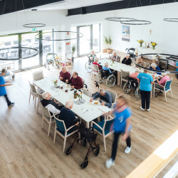 Mittagessen im Speisesaal Kurzzeitpflege Haus Johannes